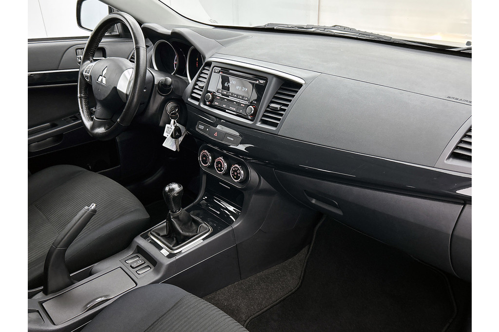 Mitsubishi Lancer Sportback 1.6 Limited Edition(NL-auto, Zeer goed OnderH, Parkeersensoren, Etc) 47367518-11.jpg | Autocentrum Brabant Breda