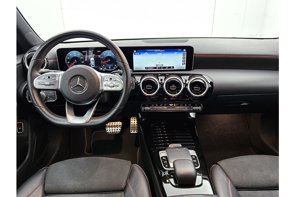 Mercedes-Benz A-Klasse 200 Business Solution AMG(NL-auto, Dealer onderhoud, Trekhaak, Navi, Camera, StoelV, Etc) 47401230-1.jpg | Autocentrum Brabant Breda