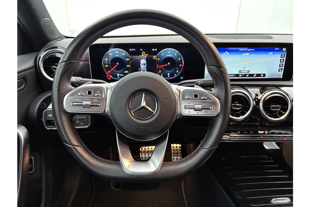 Mercedes-Benz A-Klasse 200 Business Solution AMG(NL-auto, Dealer onderhoud, Trekhaak, Navi, Camera, StoelV, Etc) 47401230-12.jpg | Autocentrum Brabant Breda