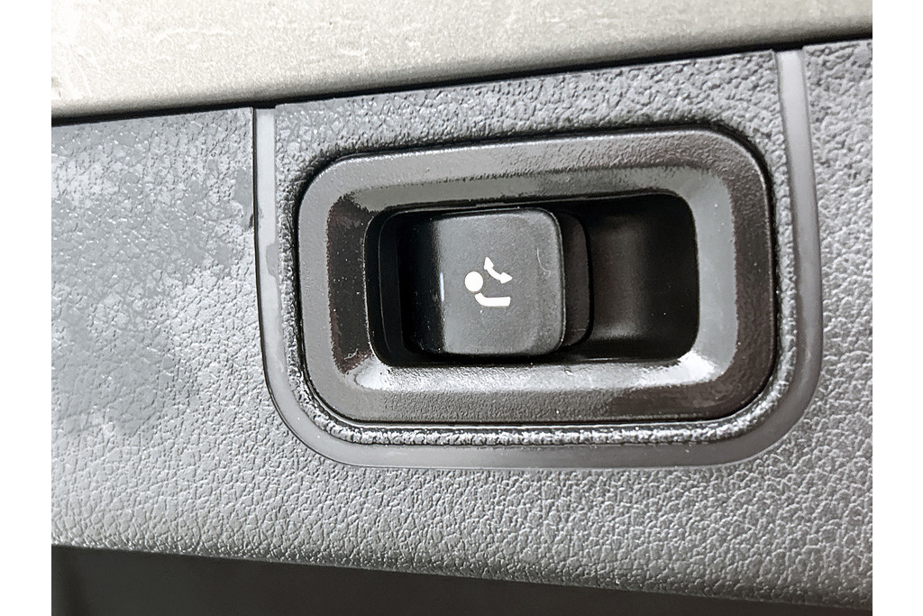 Mercedes-Benz A-Klasse 200 Business Solution AMG(NL-auto, Dealer onderhoud, Trekhaak, Navi, Camera, StoelV, Etc) 47401230-16.jpg | Autocentrum Brabant Breda