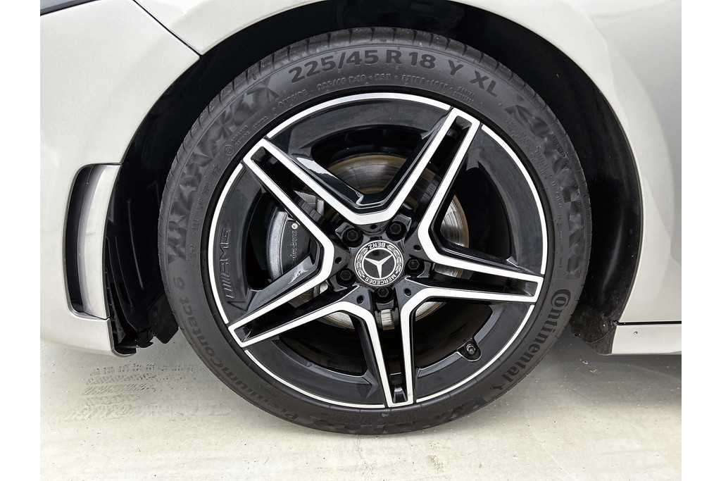 Mercedes-Benz A-Klasse 200 Business Solution AMG(NL-auto, Dealer onderhoud, Trekhaak, Navi, Camera, StoelV, Etc) 47401230-29.jpg | Autocentrum Brabant Breda