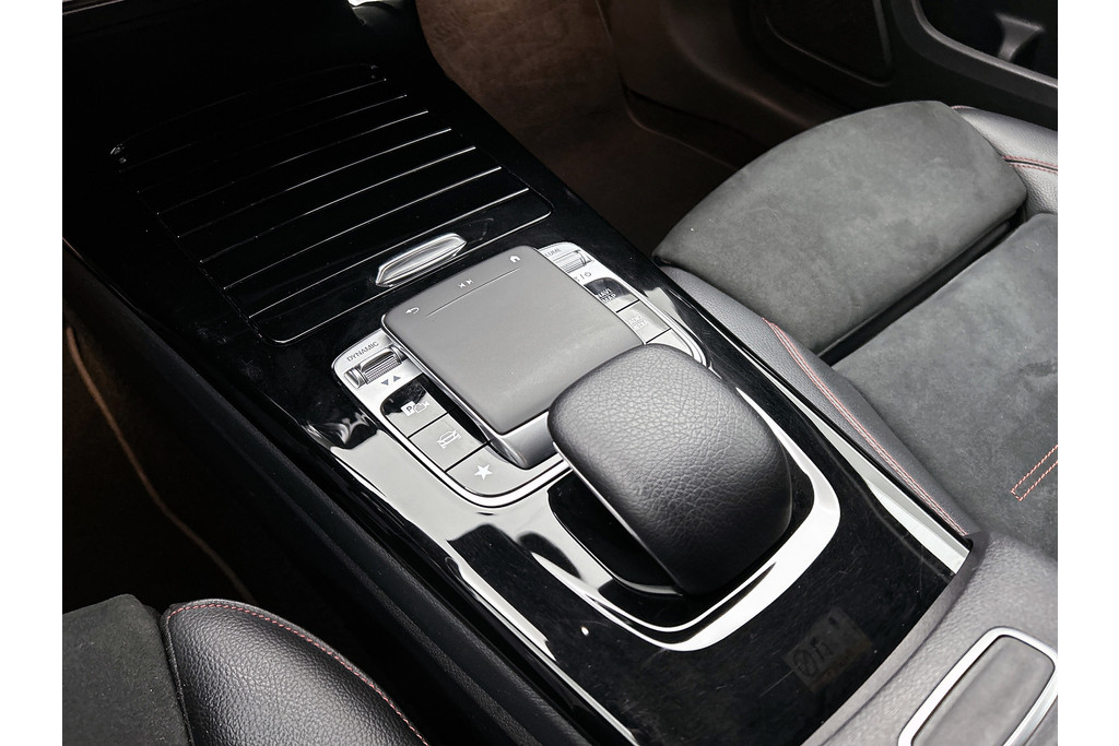 Mercedes-Benz A-Klasse 200 Business Solution AMG(NL-auto, Dealer onderhoud, Trekhaak, Navi, Camera, StoelV, Etc) 47401230-34.jpg | Autocentrum Brabant Breda