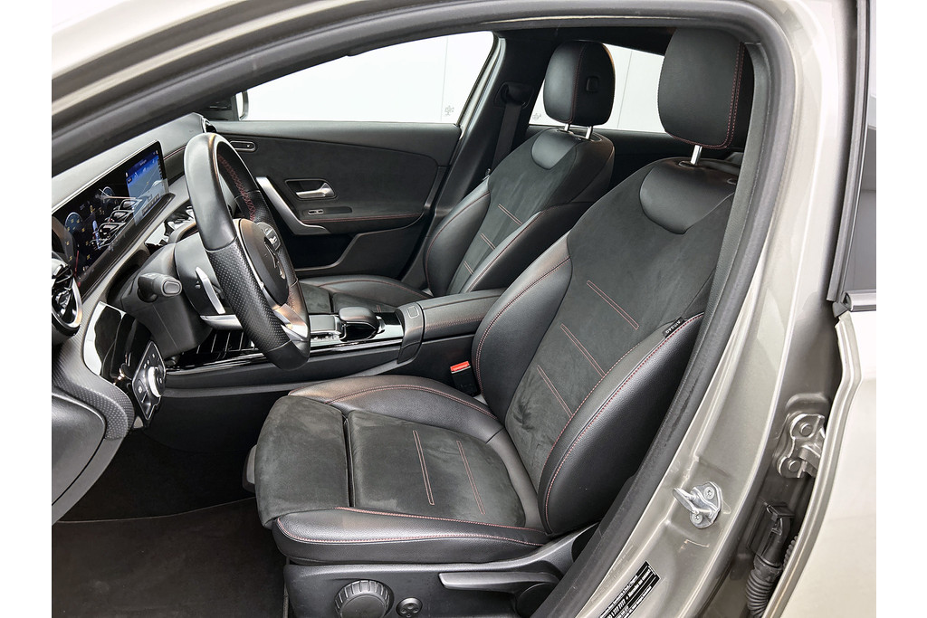 Mercedes-Benz A-Klasse 200 Business Solution AMG(NL-auto, Dealer onderhoud, Trekhaak, Navi, Camera, StoelV, Etc) 47401230-40.jpg | Autocentrum Brabant Breda