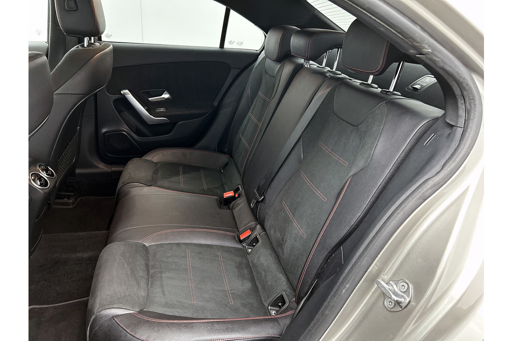 Mercedes-Benz A-Klasse 200 Business Solution AMG(NL-auto, Dealer onderhoud, Trekhaak, Navi, Camera, StoelV, Etc) 47401230-8.jpg | Autocentrum Brabant Breda