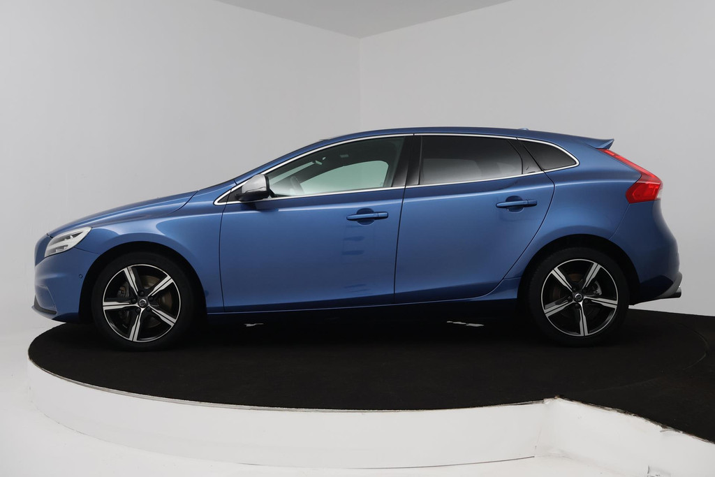 Volvo V40 1.5 T3 Polar+ Sport (STOELVERWARING, ACHTERUITRIJCAMERA, CRUISE CONTROL, PARKEERSENSOREN, NAVIGATIE, NL-AUTO) 47432719-1.jpg | Autocentrum Brabant Breda