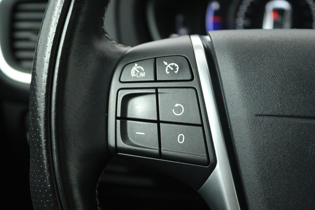 Volvo V40 1.5 T3 Polar+ Sport (STOELVERWARING, ACHTERUITRIJCAMERA, CRUISE CONTROL, PARKEERSENSOREN, NAVIGATIE, NL-AUTO) 47432719-11.jpg | Autocentrum Brabant Breda