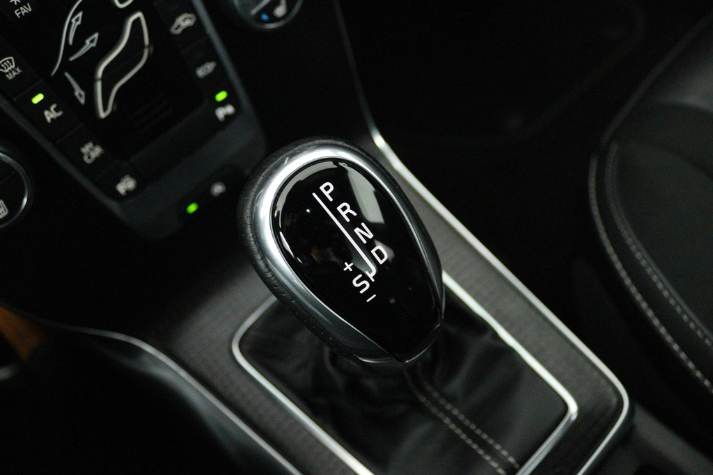 Volvo V40 1.5 T3 Polar+ Sport (STOELVERWARING, ACHTERUITRIJCAMERA, CRUISE CONTROL, PARKEERSENSOREN, NAVIGATIE, NL-AUTO) 47432719-16.jpg | Autocentrum Brabant Breda