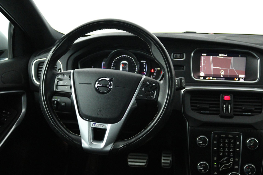 Volvo V40 1.5 T3 Polar+ Sport (STOELVERWARING, ACHTERUITRIJCAMERA, CRUISE CONTROL, PARKEERSENSOREN, NAVIGATIE, NL-AUTO) 47432719-2.jpg | Autocentrum Brabant Breda