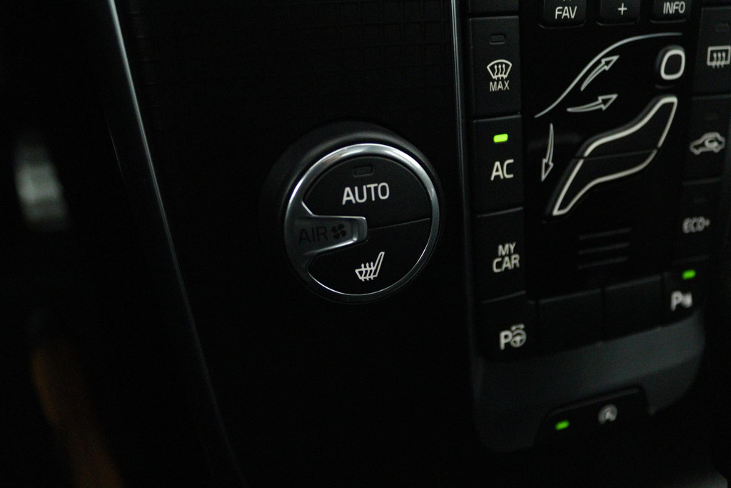 Volvo V40 1.5 T3 Polar+ Sport (STOELVERWARING, ACHTERUITRIJCAMERA, CRUISE CONTROL, PARKEERSENSOREN, NAVIGATIE, NL-AUTO) 47432719-20.jpg | Autocentrum Brabant Breda