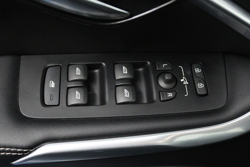 Volvo V40 1.5 T3 Polar+ Sport (STOELVERWARING, ACHTERUITRIJCAMERA, CRUISE CONTROL, PARKEERSENSOREN, NAVIGATIE, NL-AUTO) 47432719-5.jpg | Autocentrum Brabant Breda