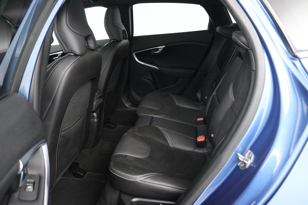 Volvo V40 1.5 T3 Polar+ Sport (STOELVERWARING, ACHTERUITRIJCAMERA, CRUISE CONTROL, PARKEERSENSOREN, NAVIGATIE, NL-AUTO) 47432719-8.jpg | Autocentrum Brabant Breda