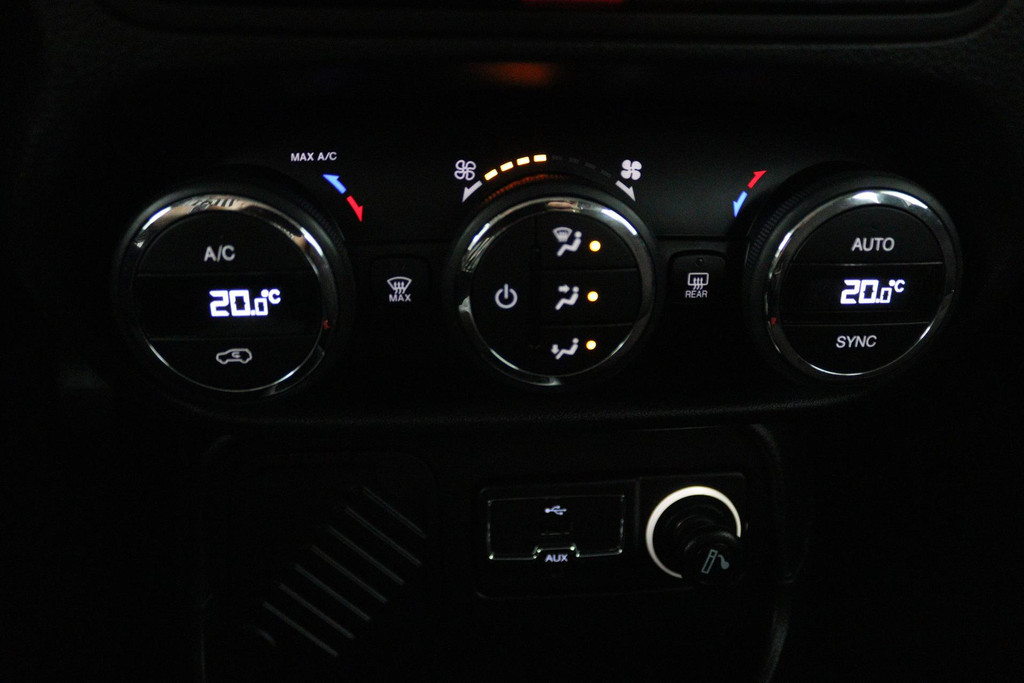 Jeep Renegade 1.4 MultiAir Night Eagle (PARKEERSENSOREN, BLUETOOTH, CRUISE CONTROL, NAVIGATIE) 47472418-14.jpg | Autocentrum Brabant Breda