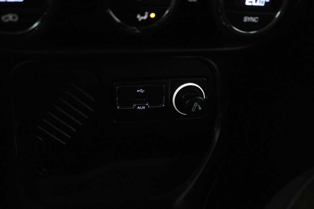 Jeep Renegade 1.4 MultiAir Night Eagle (PARKEERSENSOREN, BLUETOOTH, CRUISE CONTROL, NAVIGATIE) 47472418-19.jpg | Autocentrum Brabant Breda