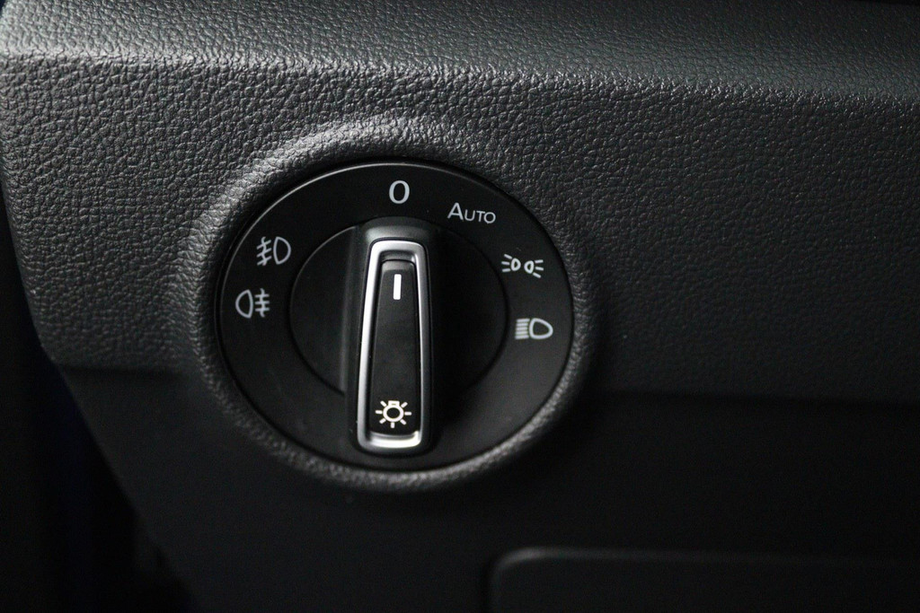 Volkswagen T-Roc 1.5 TSI Sport (NAVIGATIE, CLIMA, PARKEERSENSOREN, STOELVERWARMING, GOED ONDERHOUDEN) 47506576-11.jpg | Autocentrum Brabant Breda