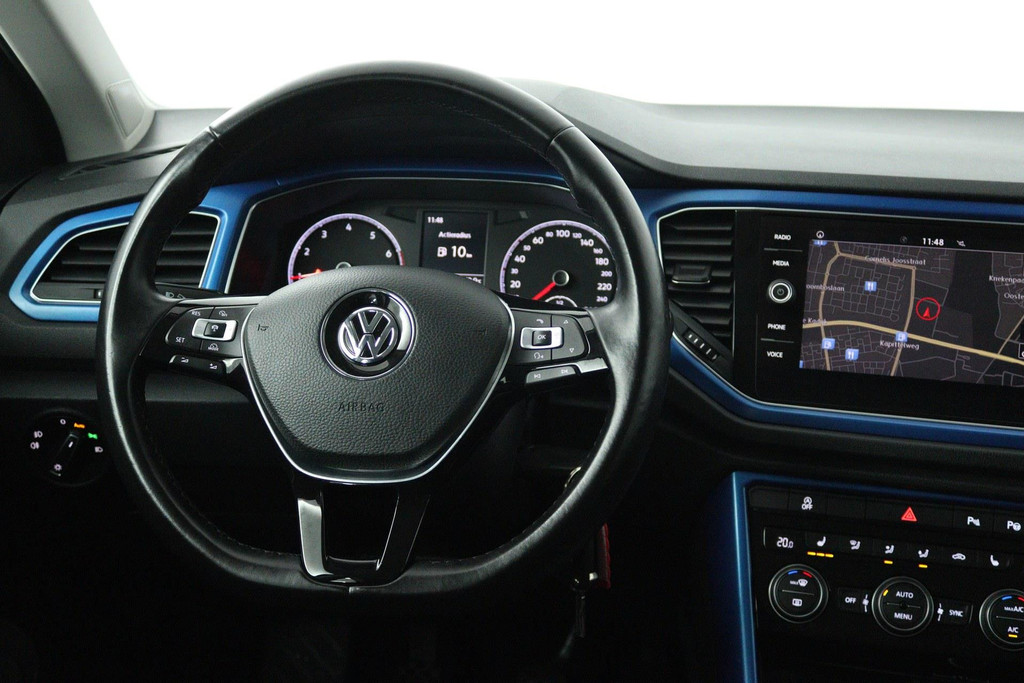 Volkswagen T-Roc 1.5 TSI Sport (NAVIGATIE, CLIMA, PARKEERSENSOREN, STOELVERWARMING, GOED ONDERHOUDEN) 47506576-3.jpg | Autocentrum Brabant Breda