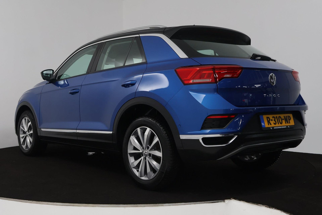 Volkswagen T-Roc 1.5 TSI Sport (NAVIGATIE, CLIMA, PARKEERSENSOREN, STOELVERWARMING, GOED ONDERHOUDEN) 47506576-4.jpg | Autocentrum Brabant Breda