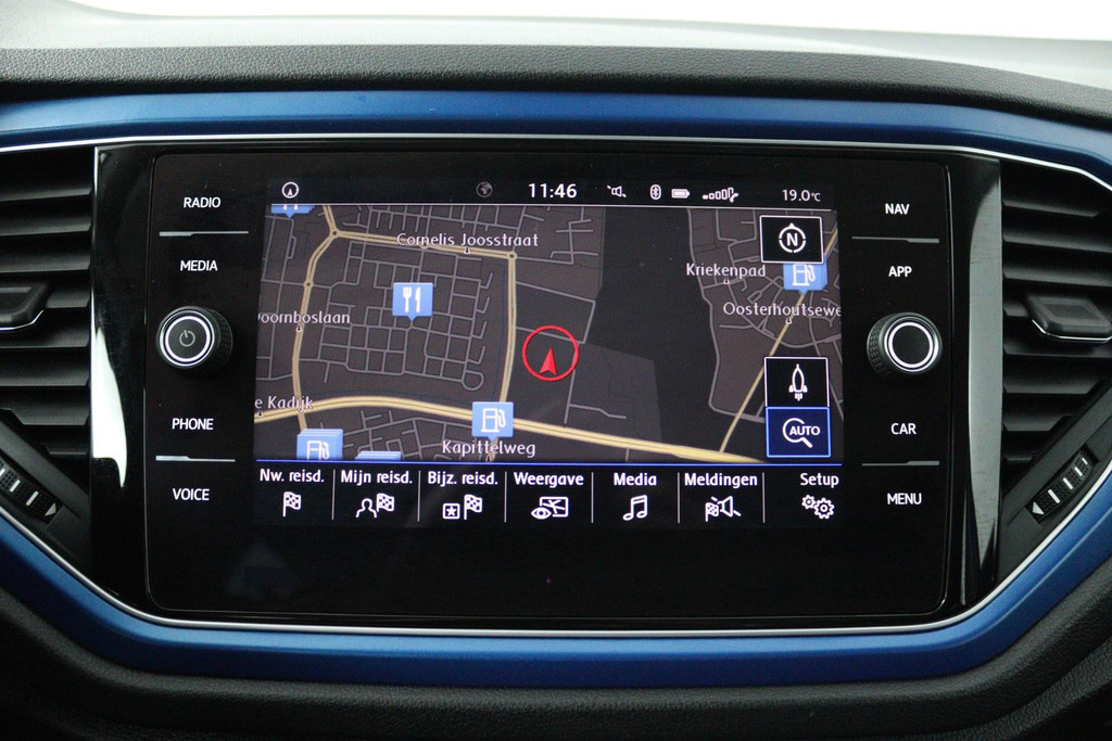 Volkswagen T-Roc 1.5 TSI Sport (NAVIGATIE, CLIMA, PARKEERSENSOREN, STOELVERWARMING, GOED ONDERHOUDEN) 47506576-5.jpg | Autocentrum Brabant Breda