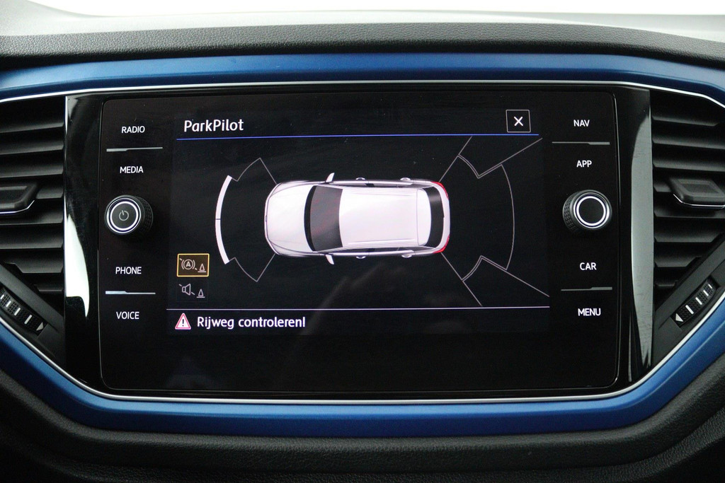 Volkswagen T-Roc 1.5 TSI Sport (NAVIGATIE, CLIMA, PARKEERSENSOREN, STOELVERWARMING, GOED ONDERHOUDEN) 47506576-6.jpg | Autocentrum Brabant Breda