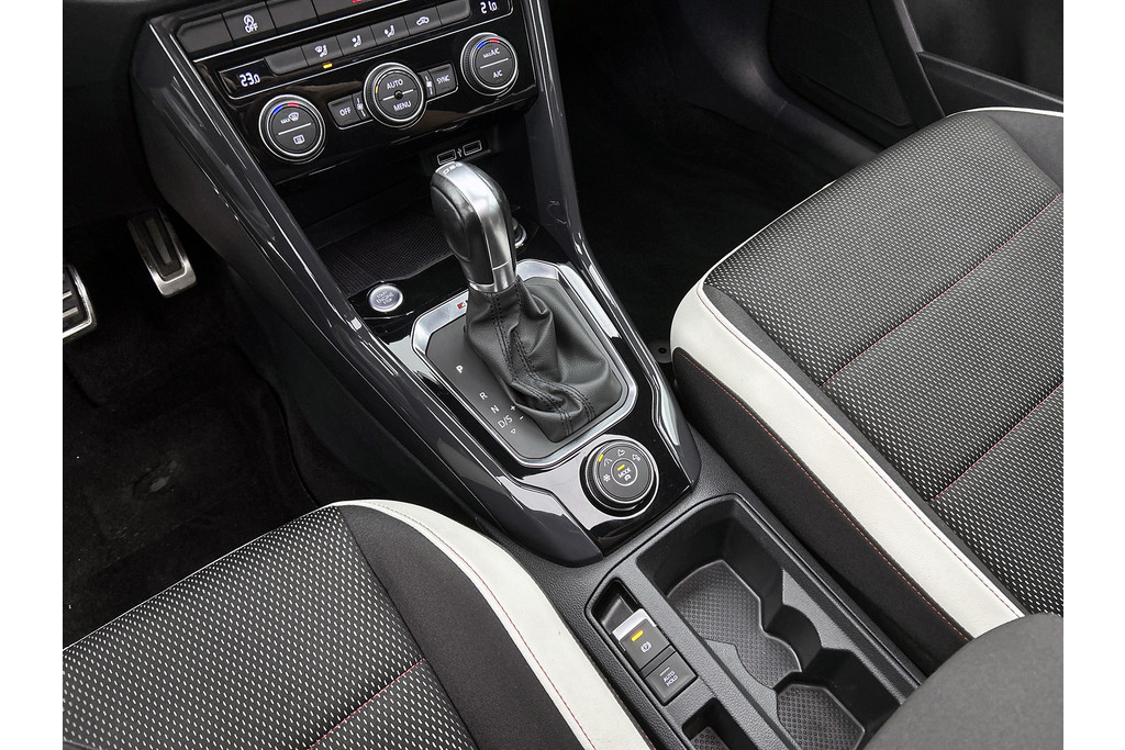 Volkswagen T-Roc 2.0 TSI 4Motion Sport (PANORAMADAK, AFNEEMBARE TREKHAAK, CAMERA, DIGITALE COCKPIT, DEALER ONDERHOUDEN) 47533987-11.jpg | Autocentrum Brabant Breda