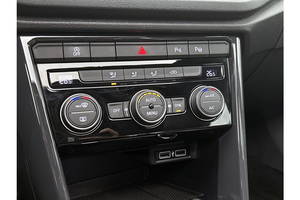 Volkswagen T-Roc 2.0 TSI 4Motion Sport (PANORAMADAK, AFNEEMBARE TREKHAAK, CAMERA, DIGITALE COCKPIT, DEALER ONDERHOUDEN) 47533987-14.jpg | Autocentrum Brabant Breda