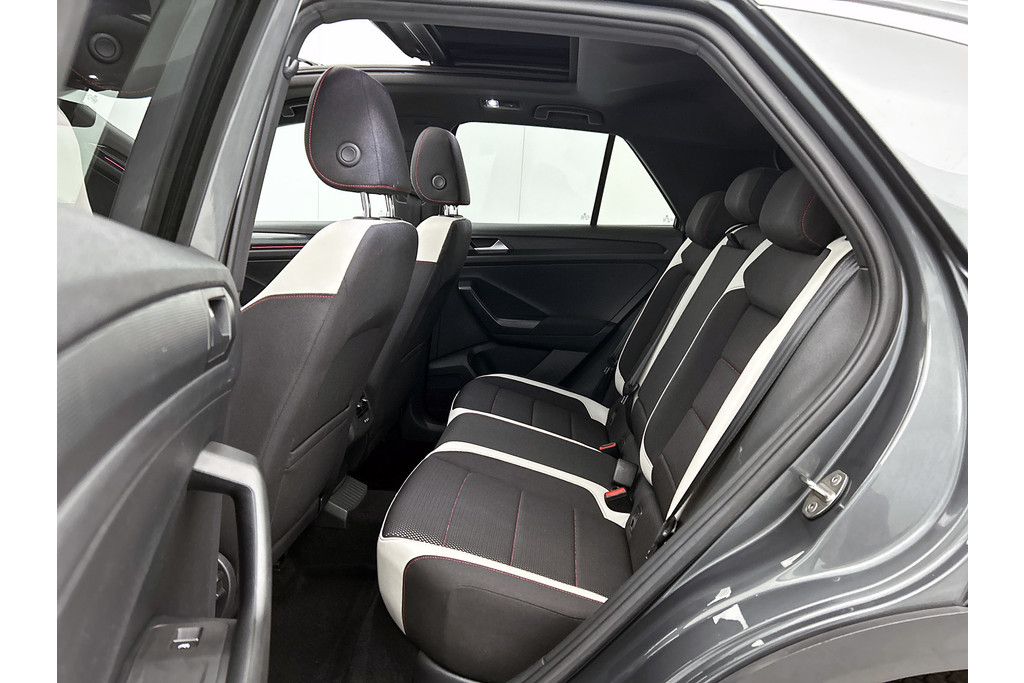 Volkswagen T-Roc 2.0 TSI 4Motion Sport (PANORAMADAK, AFNEEMBARE TREKHAAK, CAMERA, DIGITALE COCKPIT, DEALER ONDERHOUDEN) 47533987-22.jpg | Autocentrum Brabant Breda