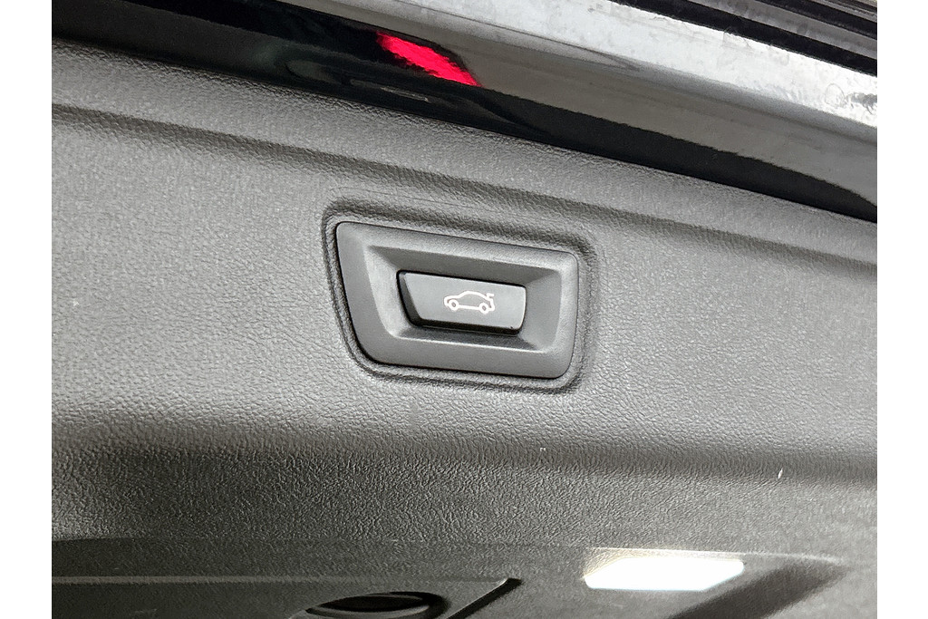 BMW 3 Serie Touring 330i M-SPORT Business Edition Plus(Dealer OnderH, Navi, Camera, Lane Assist, Active Cruise, PDC V+A Etc) 47539406-22.jpg | Autocentrum Brabant Breda