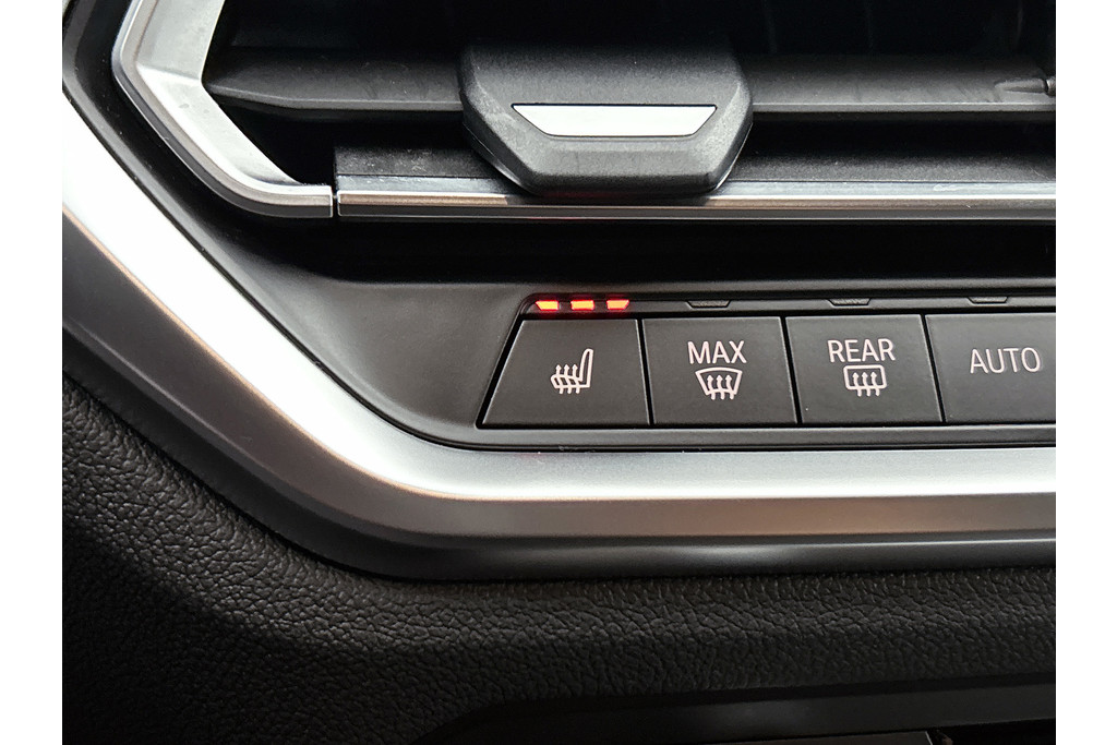 BMW 3 Serie Touring 330i M-SPORT Business Edition Plus(Dealer OnderH, Navi, Camera, Lane Assist, Active Cruise, PDC V+A Etc) 47539406-8.jpg | Autocentrum Brabant Breda