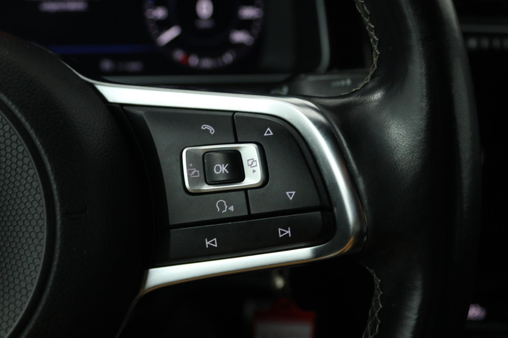 Volkswagen Golf 1.0 TSI Highline Business R (DIGITALE COCKPIT, STOELVERWARMING, PARKEERSENSOREN, CRUISE CONTROL ADAPTIEF) 47675069-12.jpg | Autocentrum Brabant Breda