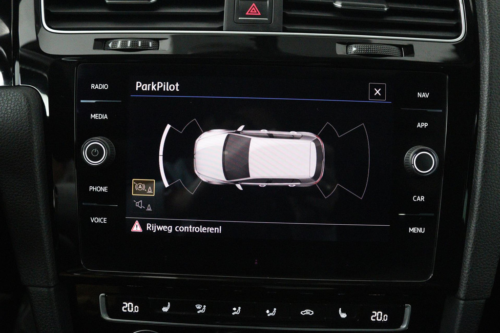 Volkswagen Golf 1.0 TSI Highline Business R (DIGITALE COCKPIT, STOELVERWARMING, PARKEERSENSOREN, CRUISE CONTROL ADAPTIEF) 47675069-17.jpg | Autocentrum Brabant Breda