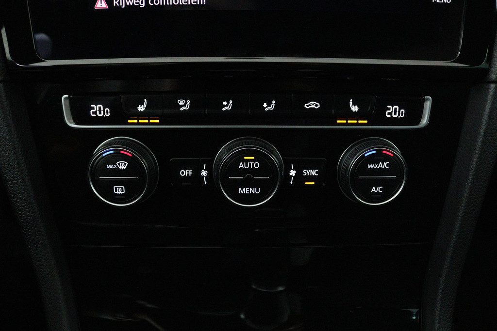 Volkswagen Golf 1.0 TSI Highline Business R (DIGITALE COCKPIT, STOELVERWARMING, PARKEERSENSOREN, CRUISE CONTROL ADAPTIEF) 47675069-18.jpg | Autocentrum Brabant Breda