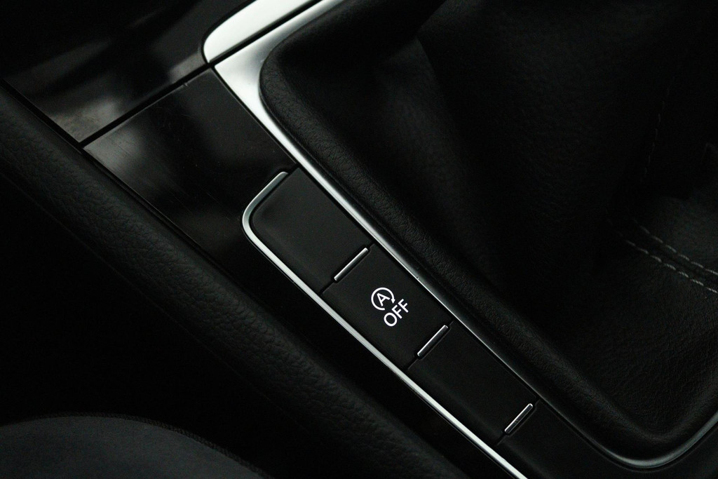 Volkswagen Golf 1.0 TSI Highline Business R (DIGITALE COCKPIT, STOELVERWARMING, PARKEERSENSOREN, CRUISE CONTROL ADAPTIEF) 47675069-21.jpg | Autocentrum Brabant Breda