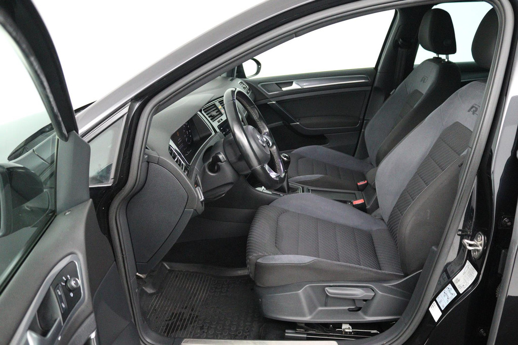 Volkswagen Golf 1.0 TSI Highline Business R (DIGITALE COCKPIT, STOELVERWARMING, PARKEERSENSOREN, CRUISE CONTROL ADAPTIEF) 47675069-7.jpg | Autocentrum Brabant Breda