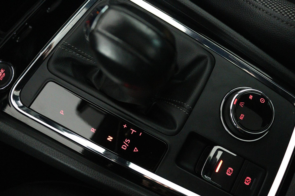SEAT Ateca 1.5 TSI FR Business Intense (PANORAMADAK, DIGITALE COCKPIT, ACHTERUITRIJCAMERA, STOELVERWARMING, BEATS AUDIO) 47710577-13.jpg | Autocentrum Brabant Breda