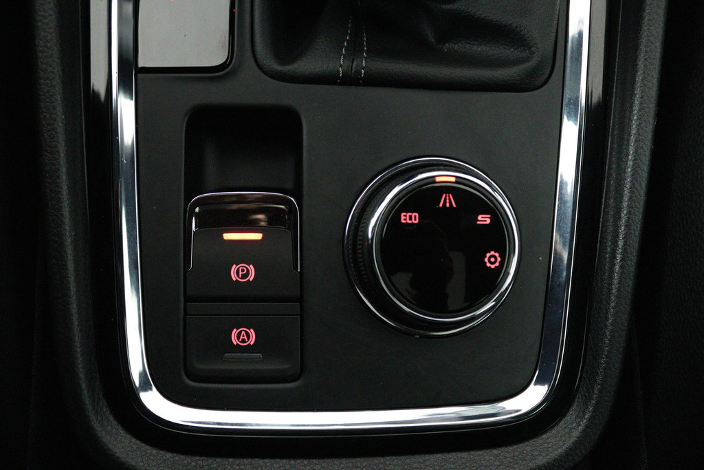SEAT Ateca 1.5 TSI FR Business Intense (PANORAMADAK, DIGITALE COCKPIT, ACHTERUITRIJCAMERA, STOELVERWARMING, BEATS AUDIO) 47710577-15.jpg | Autocentrum Brabant Breda