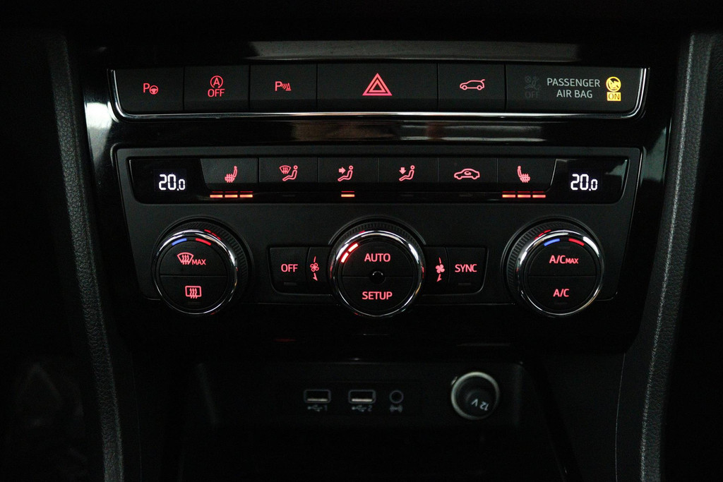 SEAT Ateca 1.5 TSI FR Business Intense (PANORAMADAK, DIGITALE COCKPIT, ACHTERUITRIJCAMERA, STOELVERWARMING, BEATS AUDIO) 47710577-17.jpg | Autocentrum Brabant Breda