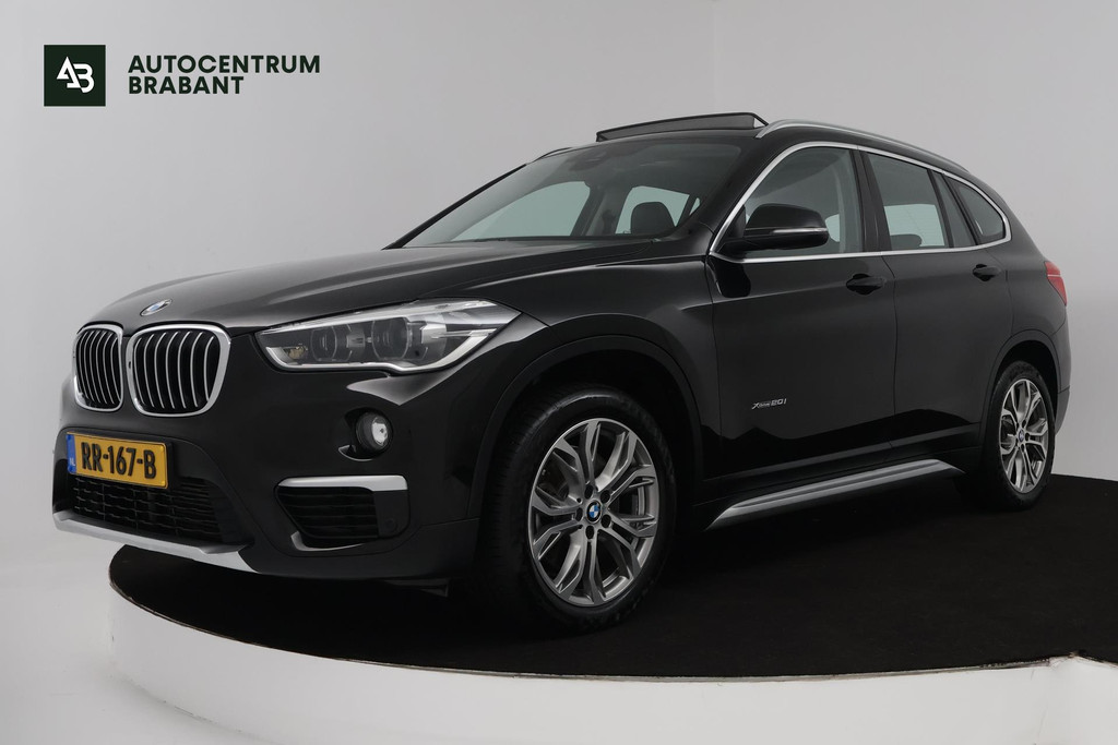 BMW X1 XDrive20i High Executive (PANORAMADAK, TREKHAAK, STOELVERWARMING, ACHTERUITRIJCAMERA, HEAD-UP, DEALER ONDERHOUDEN) 48385515-0.jpg | Autocentrum Brabant Breda