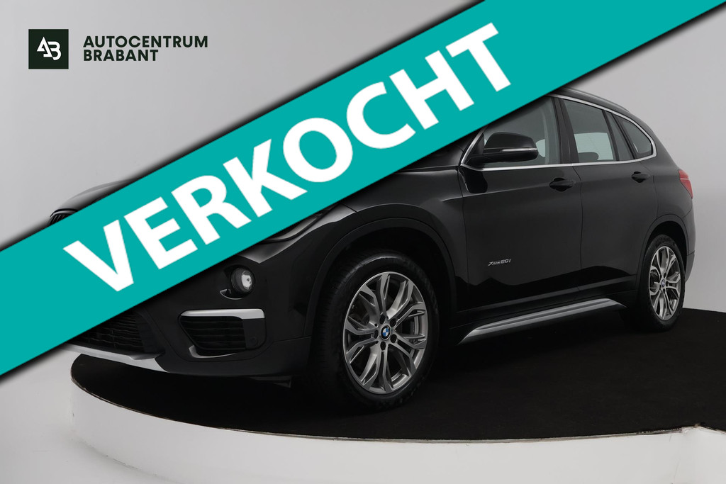 BMW X1 XDrive20i High Executive (PANORAMADAK, TREKHAAK, STOELVERWARMING, ACHTERUITRIJCAMERA, HEAD-UP, DEALER ONDERHOUDEN) 48385515-0.jpg | Autocentrum Brabant Breda