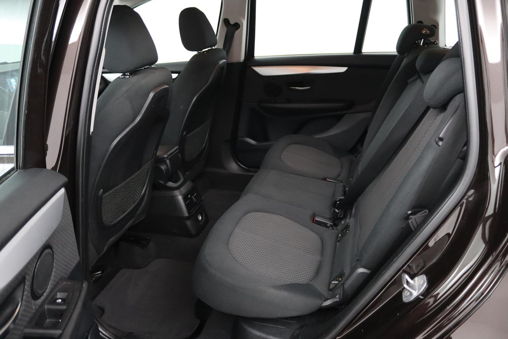 BMW 2 Serie Gran Tourer 216i Centennial Executive 7p. (TREKHAAK AFNEEMBAAR, CARPLAY, PDC, LED, CLIMA, 7 ZITTER, NL AUTO) 48527258-23.jpg | Autocentrum Brabant Breda