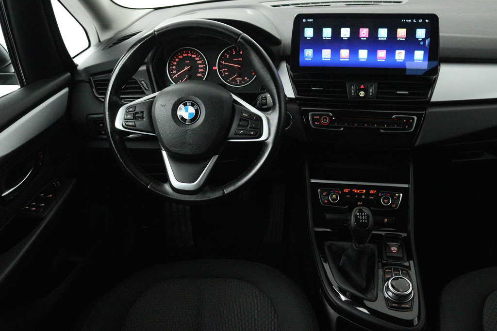 BMW 2 Serie Gran Tourer 216i Centennial Executive 7p. (TREKHAAK AFNEEMBAAR, CARPLAY, PDC, LED, CLIMA, 7 ZITTER, NL AUTO) 48527258-3.jpg | Autocentrum Brabant Breda