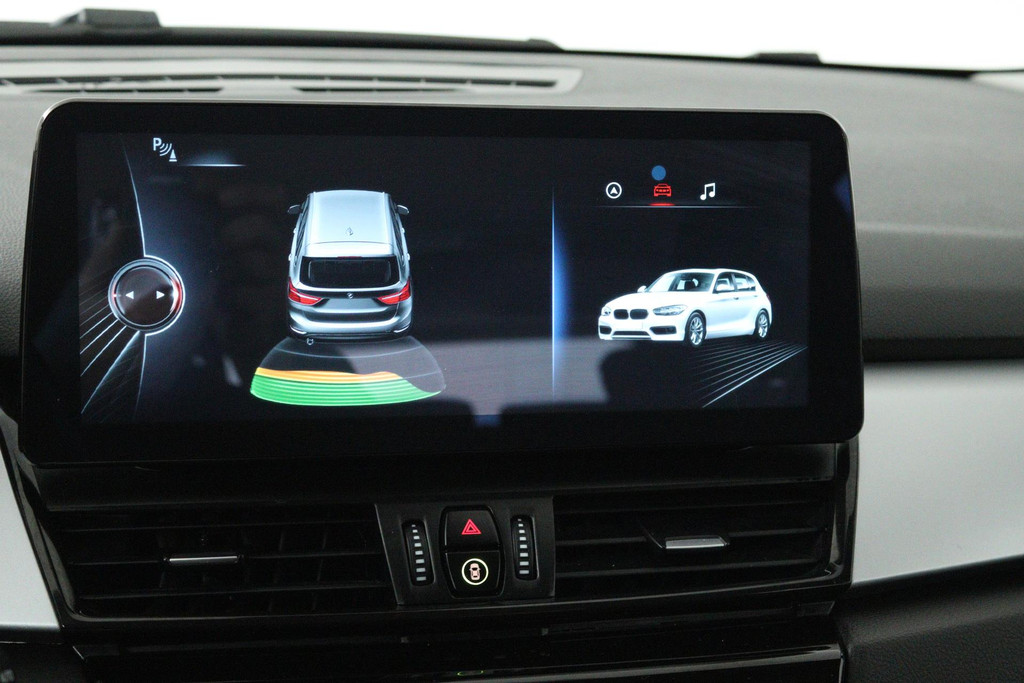 BMW 2 Serie Gran Tourer 216i Centennial Executive 7p. (TREKHAAK AFNEEMBAAR, CARPLAY, PDC, LED, CLIMA, 7 ZITTER, NL AUTO) 48527258-7.jpg | Autocentrum Brabant Breda