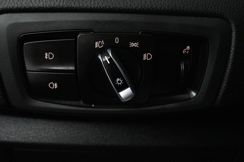 BMW 2 Serie Gran Tourer 216i Centennial Executive 7p. (TREKHAAK AFNEEMBAAR, CARPLAY, PDC, LED, CLIMA, 7 ZITTER, NL AUTO) 48527258-8.jpg | Autocentrum Brabant Breda