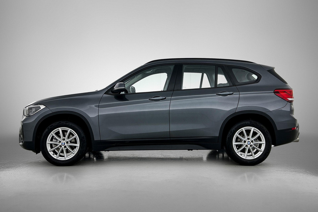 BMW X1 SDrive18i Executive Edition (GROOT-NAVIGATIE, CARPLAY, CAMERA, HEAD-UP, CLIMA, 1e EIGENAAR, GOED ONDERHOUDEN) 48567754-1.jpg | Autocentrum Brabant Breda
