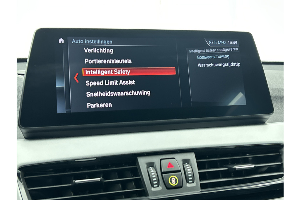 BMW X1 SDrive18i Executive Edition (GROOT-NAVIGATIE, CARPLAY, CAMERA, HEAD-UP, CLIMA, 1e EIGENAAR, GOED ONDERHOUDEN) 48567754-16.jpg | Autocentrum Brabant Breda