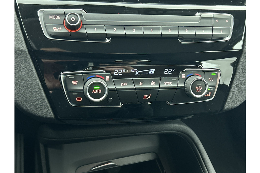 BMW X1 SDrive18i Executive Edition (GROOT-NAVIGATIE, CARPLAY, CAMERA, HEAD-UP, CLIMA, 1e EIGENAAR, GOED ONDERHOUDEN) 48567754-22.jpg | Autocentrum Brabant Breda