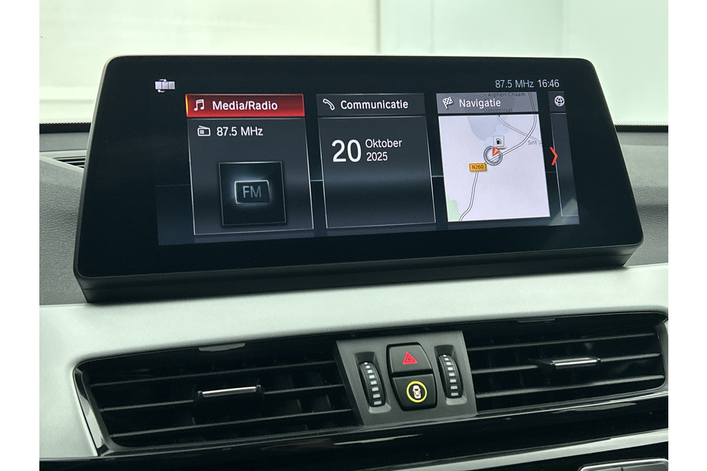 BMW X1 SDrive18i Executive Edition (GROOT-NAVIGATIE, CARPLAY, CAMERA, HEAD-UP, CLIMA, 1e EIGENAAR, GOED ONDERHOUDEN) 48567754-23.jpg | Autocentrum Brabant Breda