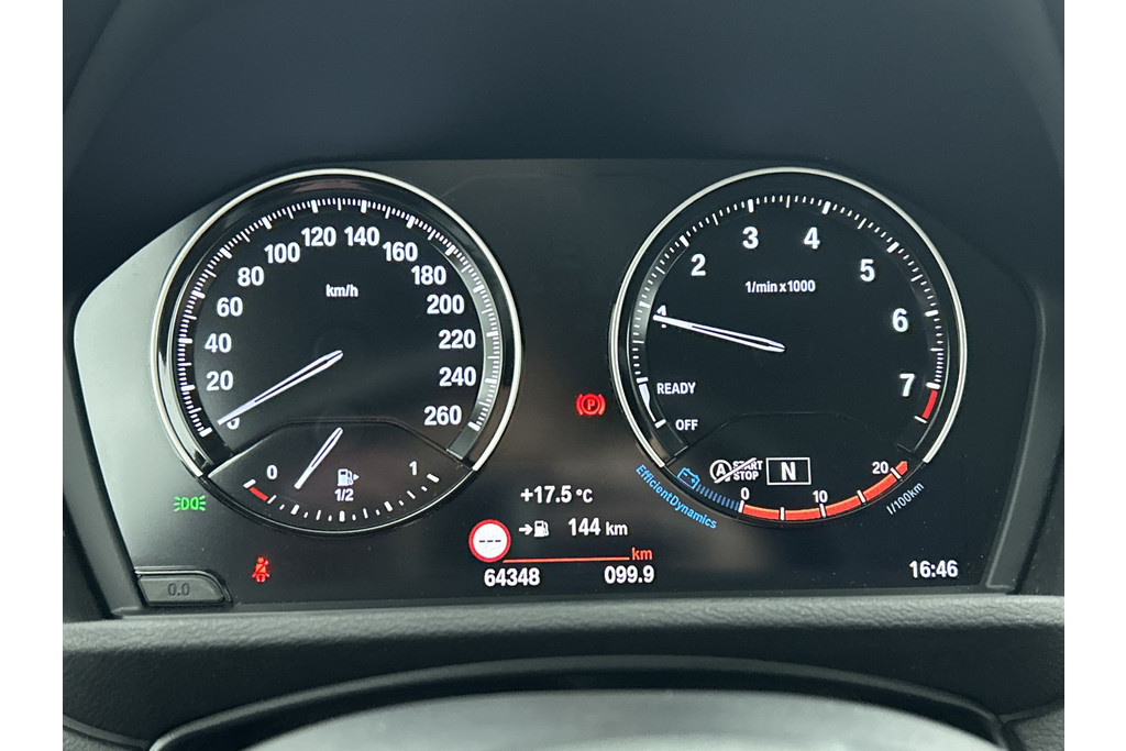 BMW X1 SDrive18i Executive Edition (GROOT-NAVIGATIE, CARPLAY, CAMERA, HEAD-UP, CLIMA, 1e EIGENAAR, GOED ONDERHOUDEN) 48567754-4.jpg | Autocentrum Brabant Breda