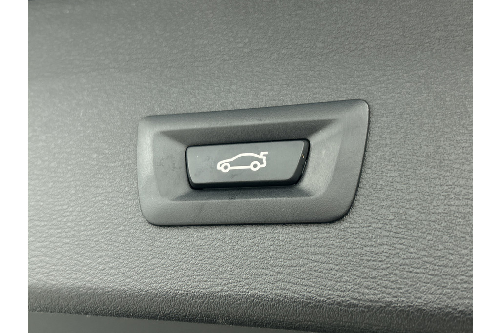 BMW X1 SDrive18i Executive Edition (GROOT-NAVIGATIE, CARPLAY, CAMERA, HEAD-UP, CLIMA, 1e EIGENAAR, GOED ONDERHOUDEN) 48567754-8.jpg | Autocentrum Brabant Breda