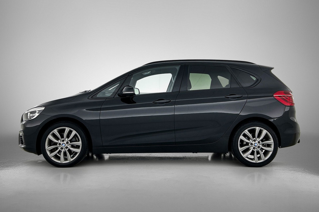 BMW 2 Serie Active Tourer 225i Luxury Automaat (PANORAMADAK, AFNEEMBARE TREKHAAK, STOELVERWARMING, SFEERVERLICHTING) 48567938-1.jpg | Autocentrum Brabant Breda