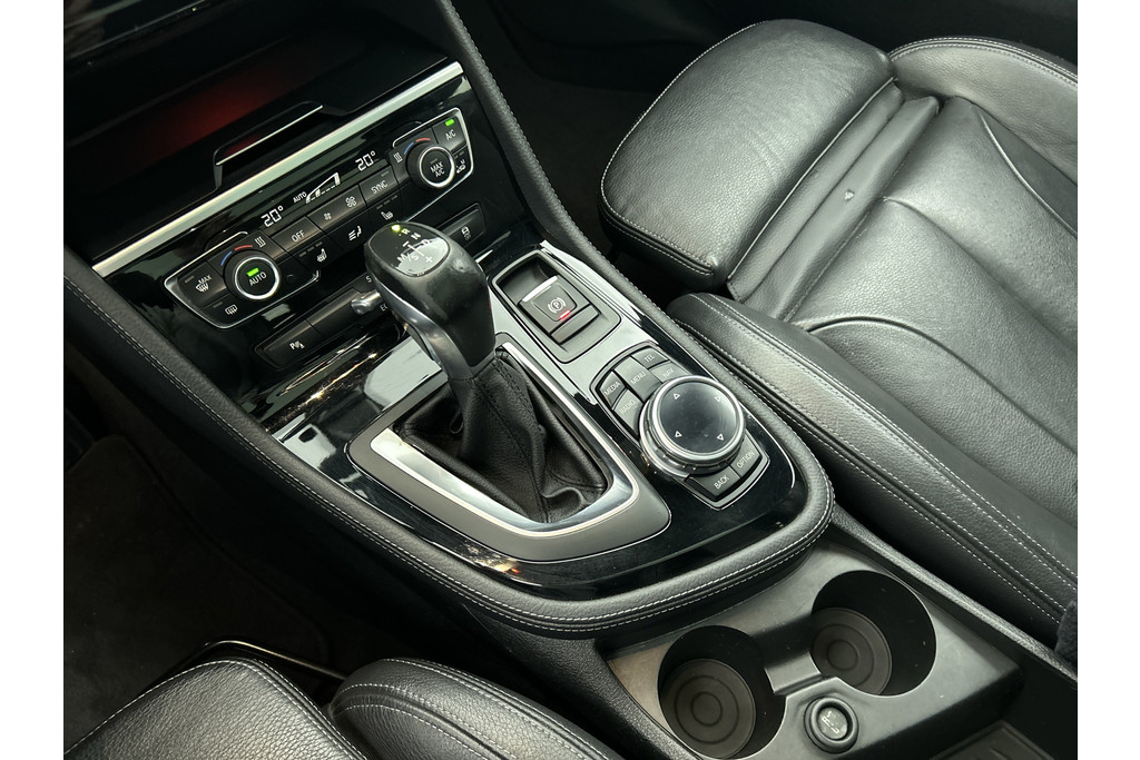 BMW 2 Serie Active Tourer 225i Luxury Automaat (PANORAMADAK, AFNEEMBARE TREKHAAK, STOELVERWARMING, SFEERVERLICHTING) 48567938-12.jpg | Autocentrum Brabant Breda