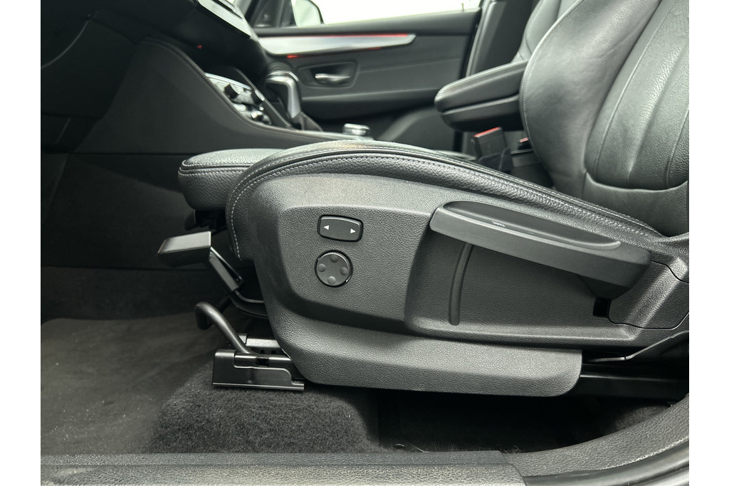 BMW 2 Serie Active Tourer 225i Luxury Automaat (PANORAMADAK, AFNEEMBARE TREKHAAK, STOELVERWARMING, SFEERVERLICHTING) 48567938-14.jpg | Autocentrum Brabant Breda